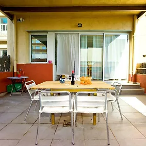  Apartamento Amplio Con Terraza En Zona Muy Tranquila
